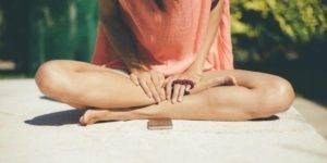 woman meditation pose - Top 20 Mindfulness Apps For Meditation, Eating & Awareness (+ Reviews)